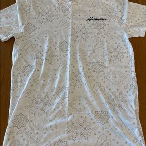 Hollister White Paisley Bandana Print T-Shirt - NWOT